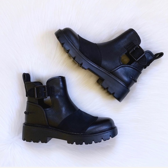 UGG Shoes - UGG Stockton Black Leather Ankle Boots
